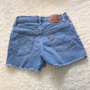 Women’s Levi’s high rise shorts size 26